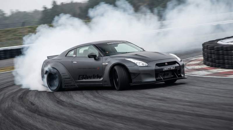 国产自拍GTR跑车视频